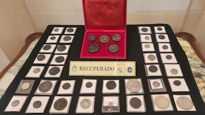 La Argentina le restituyó al Estado Italiano una colección de monedas del Imperio Romano recuperadas por la Aduana