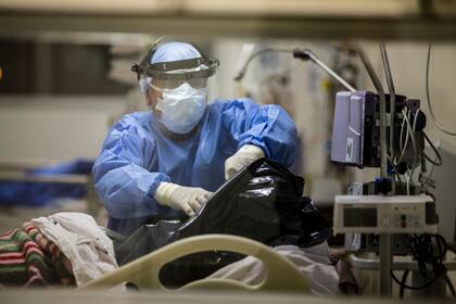 El corticoides dexametasona, de uso común, bajó algo más del 10% la mortalidad dentro de las terapias intensiva