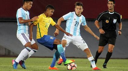 La Argentina, ya eliminada en el Sudamericano sub 17, perdió contra Brasil. Ni siquiera logró pasar de ronda