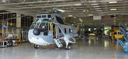 La Armada Argentina recibió dos helicópteros Sea King SH-3H