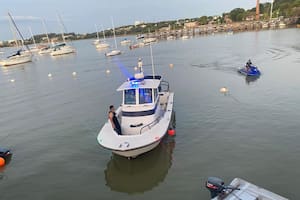 Encuentran sin vida al argentino que viajaba en velero y había caído al agua en Colonia