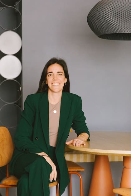 La arquitecta Camila Monge, que lideró el proyecto de interiorismo de este departamento de 70m2