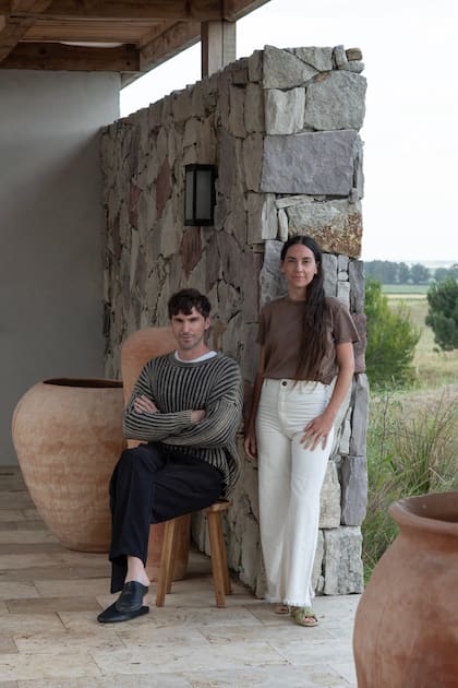 La arquitecta Inés Giménez Zapiola y su socio, Máximo Tettamanzi, a cargo del diseño de la casa.