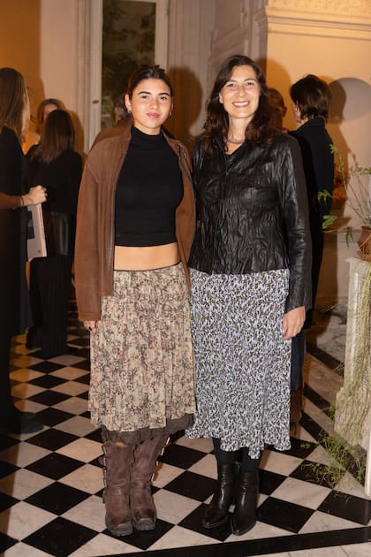 La arquitecta Mariana Kratochwil, directora de la revista Living, posó con su hija, Emilia Cavanagh.