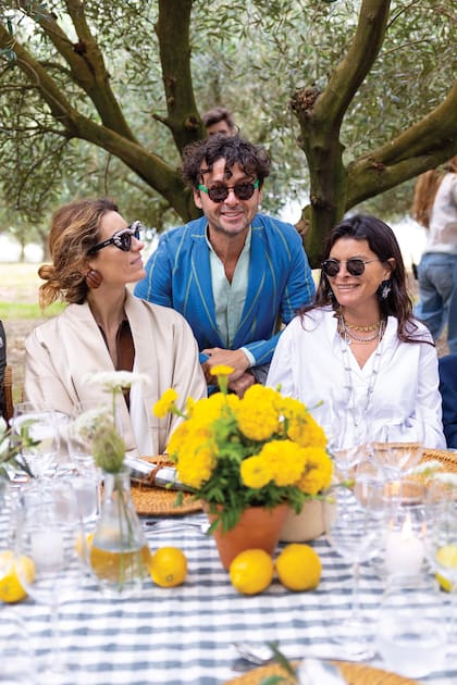 La artista Catalina Swinburn, Wally Diamante y Patricia Torres.