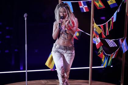 La artista colombiana Karol G podría confirmar su embarazo para febrero del 2025