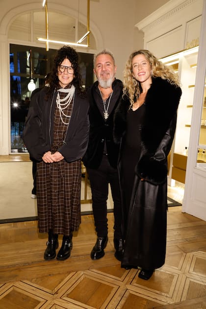 La artista Cynthia Cohen, el empresario Ignacio "Verde" Sáenz Valiente y la interiorista Julieta Barrionuevo