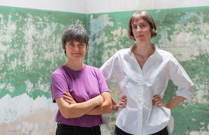 La artista Luciana Lamothe y la curadora Sofía Dourron ya se encuentran produciendo la obra en Venecia