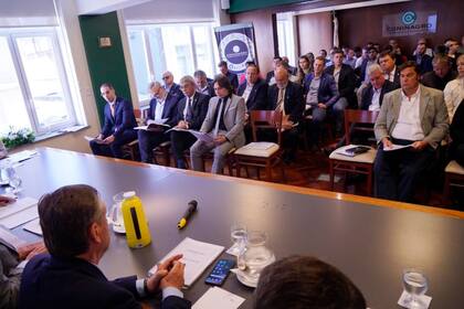 La asamblea donde se formalizó la presidencia de Elbio Laucirica