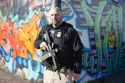 La asistencia alcanza al personal y también a familiares directos afectados por operativos