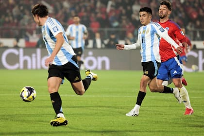 La asistencia de Thiago Almada para el muy buen gol de Julián Álvarez ante Chile.
