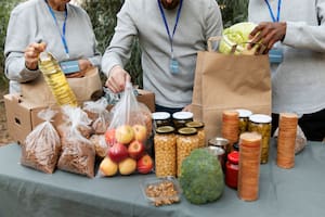 Dónde entregan comida gratis en Chicago en la semana del 20 al 24 de abril de 2026