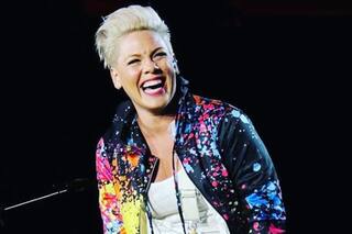 Pink le tiñe el pelo a su hija en solidaridad con Jessica Simpson