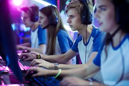 ¿Por qué una mujer no podría competir de igual a igual con un hombre en los eSports?