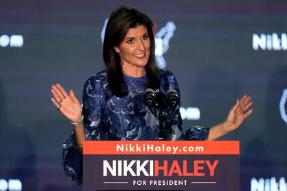 La aspirante a la candidatura presidencial republicana Nikki Haley se niega por ahora a dejar la pelea por la Casa Blanca. (AP Foto/Steven Senne)