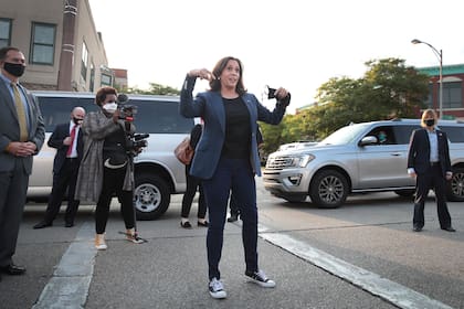 La aspirante a la vicepresidencia por el Partido Demócrata hace campaña con las míticas Chuck Taylor, un modelo que colecciona desde hace años.