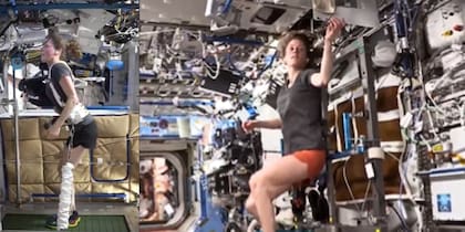 La astronauta sorprendió con su rutina (Foto: Captura de video)