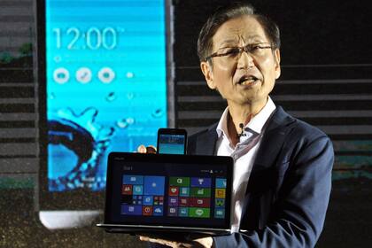 La Asus Transformer Book V, el equipo que combina una notebook, tableta y teléfono con dos sistemas operativos: Android 4.4 y Windows 8.1