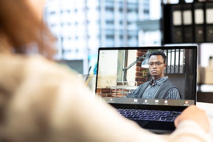 La atención está a cargo de especialistas del Programa de Asesorías Legales Externas (PALE), impulsado por el gobierno mexicano