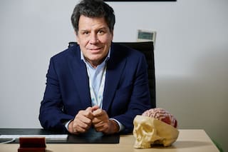 Para Facundo Manes, “en diez años, ver a alguien absorbido por el celular va a ser como ver a alguien fumando”