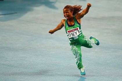 La atleta paralímpica Lauritta Onye de Nigeria es una de las más destacadas en los eventos de lanzamiento de disco y bala