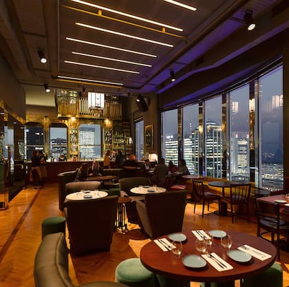 La atmósfera recuerda al Gran Gatsby.