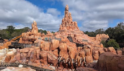 La atracción Big Thunder Mountain Railroad de los parques temáticos de Disney cerrará sus operaciones durante todo el 2025 y se planea que su reapertura sea en 2026
