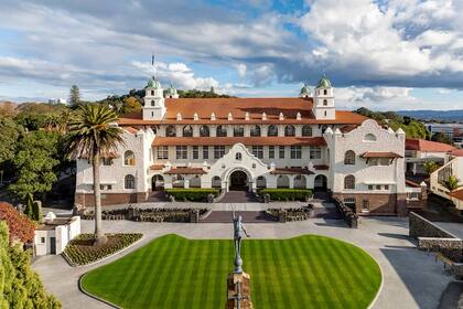 La Auckland Grammar School, donde trabaja el futbolista que le anotó un tanto a Boca en el Mundial de Clubes