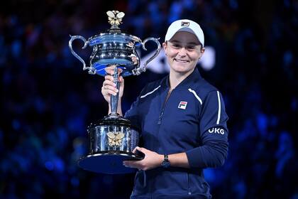 La australiana Barty, con el trofeo del Australian Open