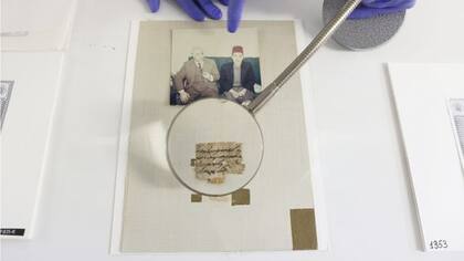 La autenticidad y la edad del papiro se determinaron mediante datación paleográfica y de carbono 14