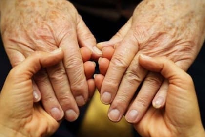 Las investigaciones muestran que, cuando las personas atraviesan desafíos o situaciones estresantes, aquellas que muestran más autocompasión son más resilientes.