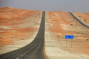 La autopista 10 en Arabia Saudita es considerada la recta más larga del mundo por el Libro Guinness de los Récords