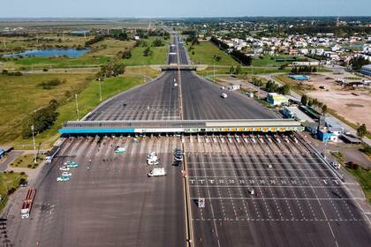 La autopista vacía; el confinamiento por el coronavirus en Buenos Aires también dejó imágenes pocas veces vistas