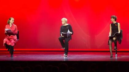 La autora habló con el programa BBC Outlook sobre el impacto que el abuso tuvo en ella.