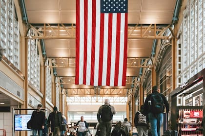 La autorización de viaje para beneficiarios del Estatus de Protección Temporal (TPS) permite viajar de regreso a Estados Unidos
