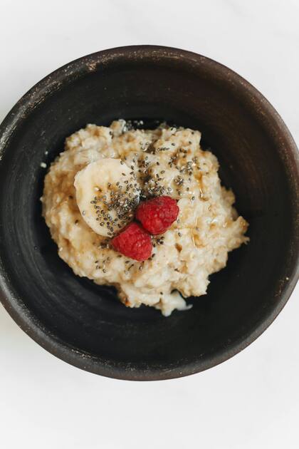 La avena es una fuente natural de magnesio, con aproximadamente 65 mg por taza