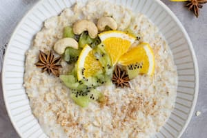 La avena se puede preparar de distintas maneras, pero algunas pueden ser perjudiciales para la salud, según los expertos