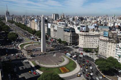La avenida 9 de Julio con su Obelisco, típica postal porteña, sufrió la tala de árboles añosos