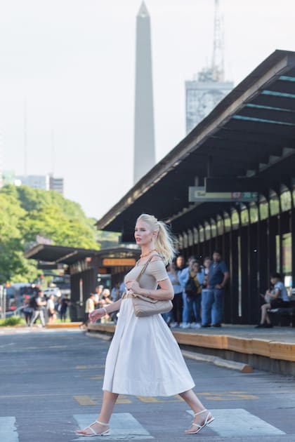 La avenida 9 de Julio fue otro de los puntos elegidos para retratar a Daniela.