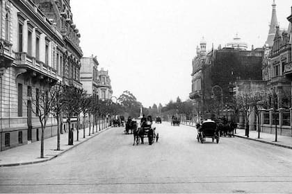 La avenida Alvear fue trazada en 1885 bajo el nombre de Bella Vista