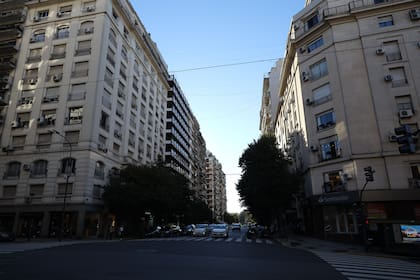 La Avenida Alvear, tal vez la más elegante de la Ciudad, fue trazada en 1885 por iniciativa del Intendente Torcuato de Alvear.