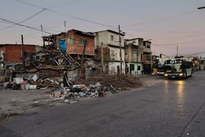 Balearon en la cabeza a una niña, de 13 años, al quedar atrapada en medio de un tiroteo entre narcos