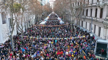 La Avenida de Mayo se vestirá de fiesta por la celebración por el Día del Inmigrante; habrá 40 colectividades que ofrecerán su gastronomía en 70 stands