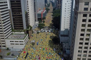 Cercado por la Justicia, Jair Bolsonaro negó el intento de golpe ante una masiva movilización en San Pablo