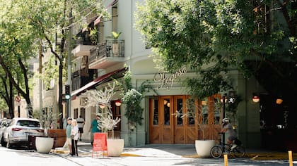 La avenida sumó una fuerte impronta gastronómica