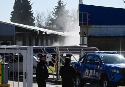 La avioneta cayó sobre una planta industrial en Rosario