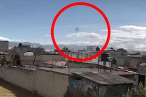 Video: una avioneta intentó aterrizar de emergencia y se estrelló contra un depósito
