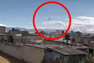 Video: una avioneta intentó aterrizar de emergencia y se estrelló contra un depósito