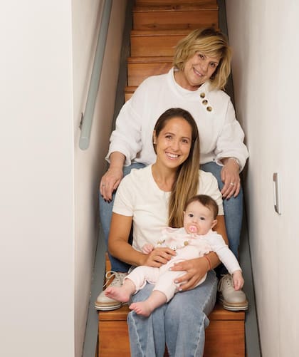 La ayuda de su mamá fue fundamental. Primero, Gabriela se comprometió a cuidar de Francesca durante los entrenamientos diarios de Rochy en el Cenard; después, se sumó con su nieta a las concentraciones; y, por último, quedó al cuidado de la beba en España.