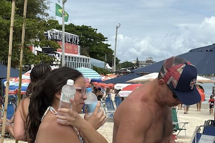 La bacteria Escherichia coli sirve como el indicador técnico principal para detectar la presencia de materia fecal en la costa